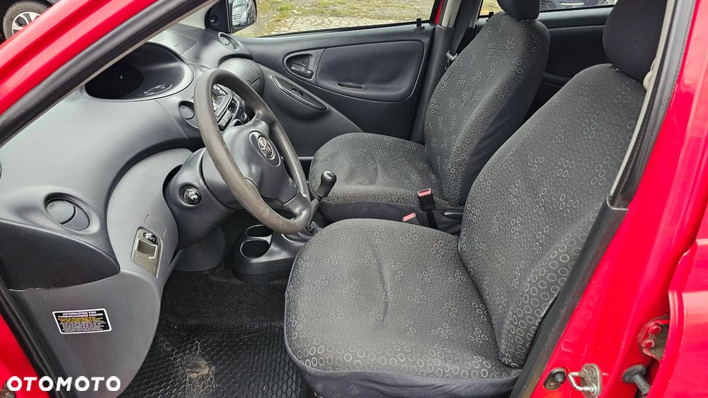 Toyota Yaris 1.4 D-4D Base - 8