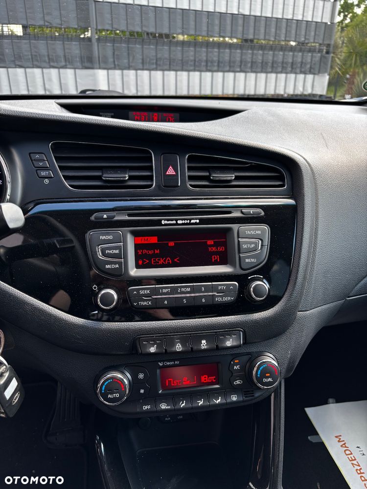 Kia Ceed - 11