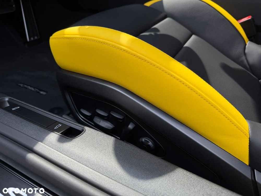 Porsche 911 Carrera Turbo S - 22