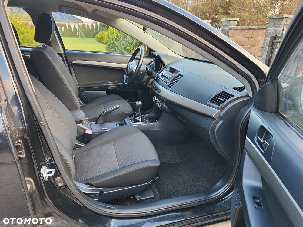 Mitsubishi Lancer 1.8 Intense - 28