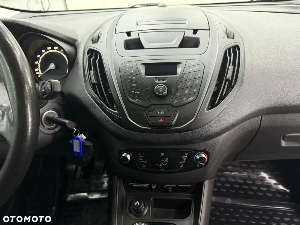 Ford Transit Courier - 14