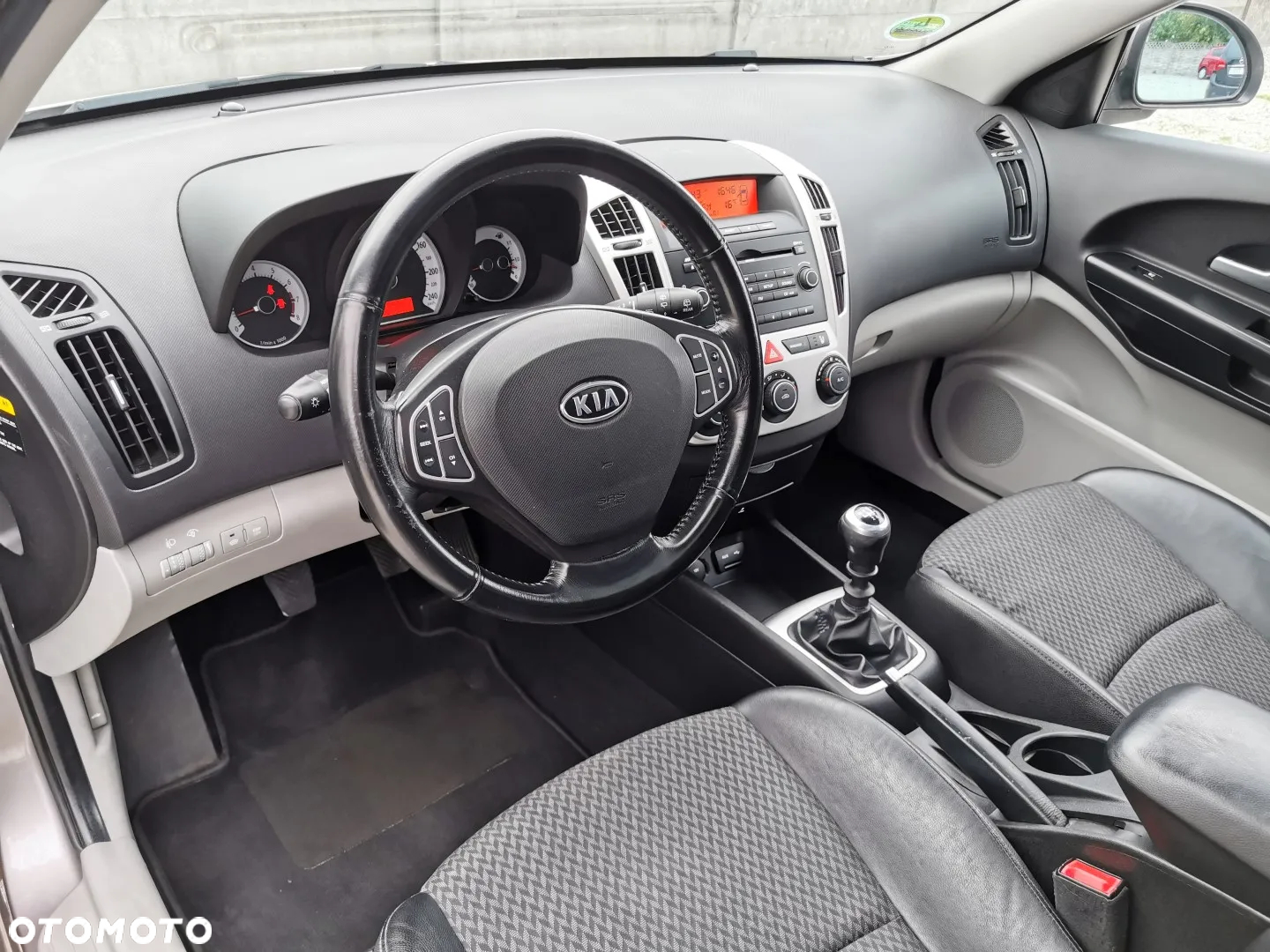 Kia Ceed - 9