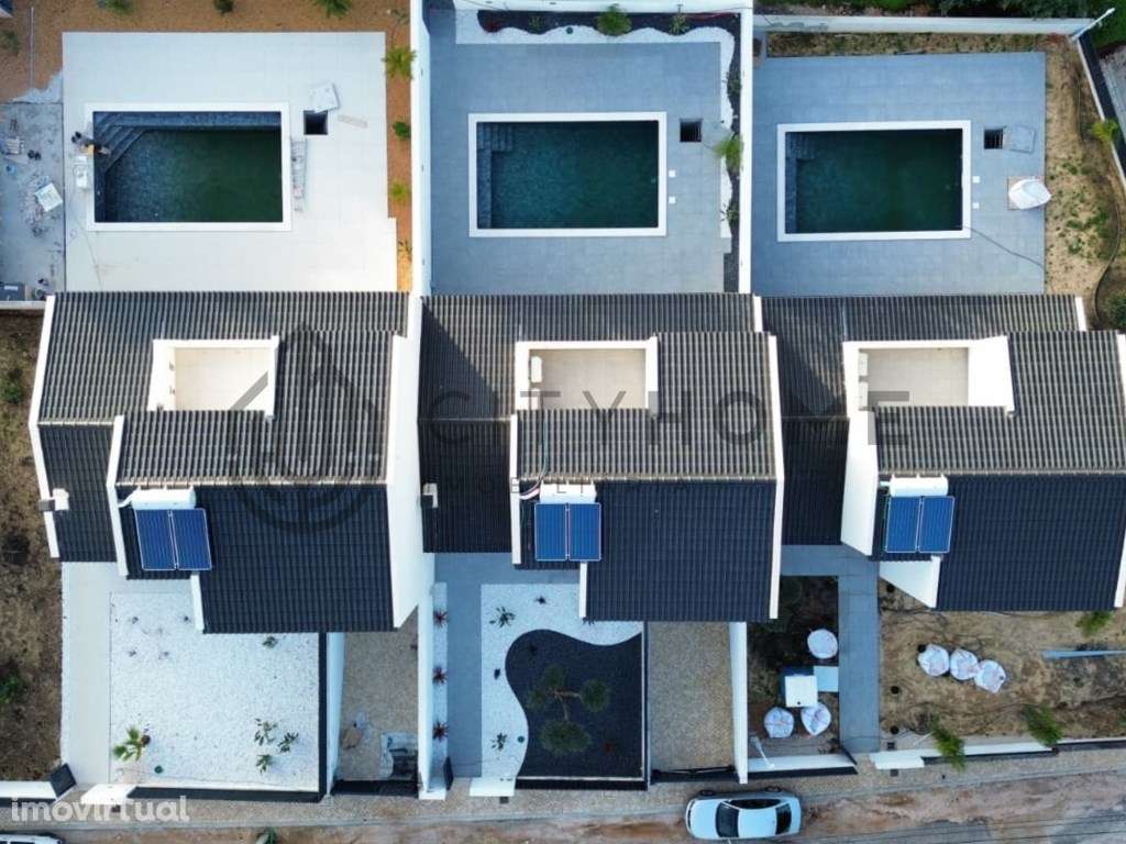 Moradia T3 em banda com Piscina e Garagem - Grande imagem: 4/34