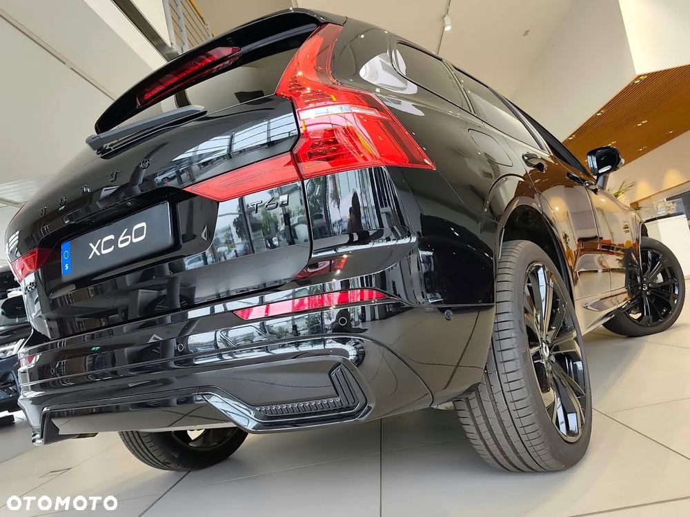 Volvo XC 60 T6 Plug-In Hybrid AWD Plus Black Edition - 4