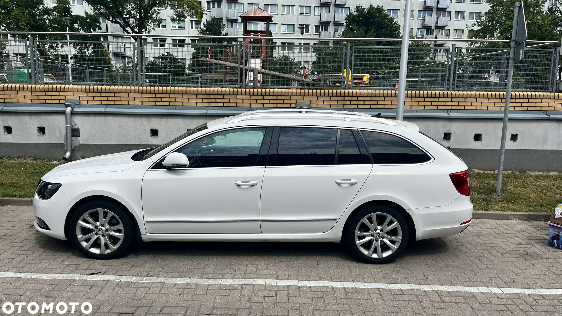 Skoda Superb 2.0 TDI Ambition DSG - 4