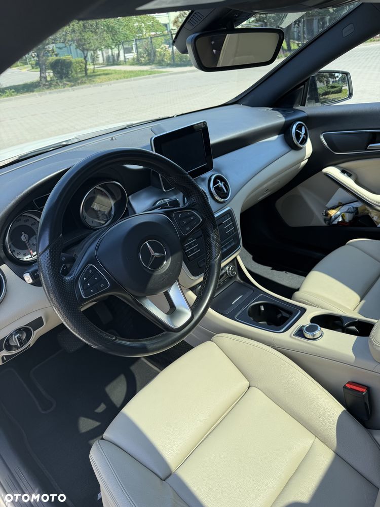 Mercedes-Benz CLA 250 7G-DCT AMG Line - 9