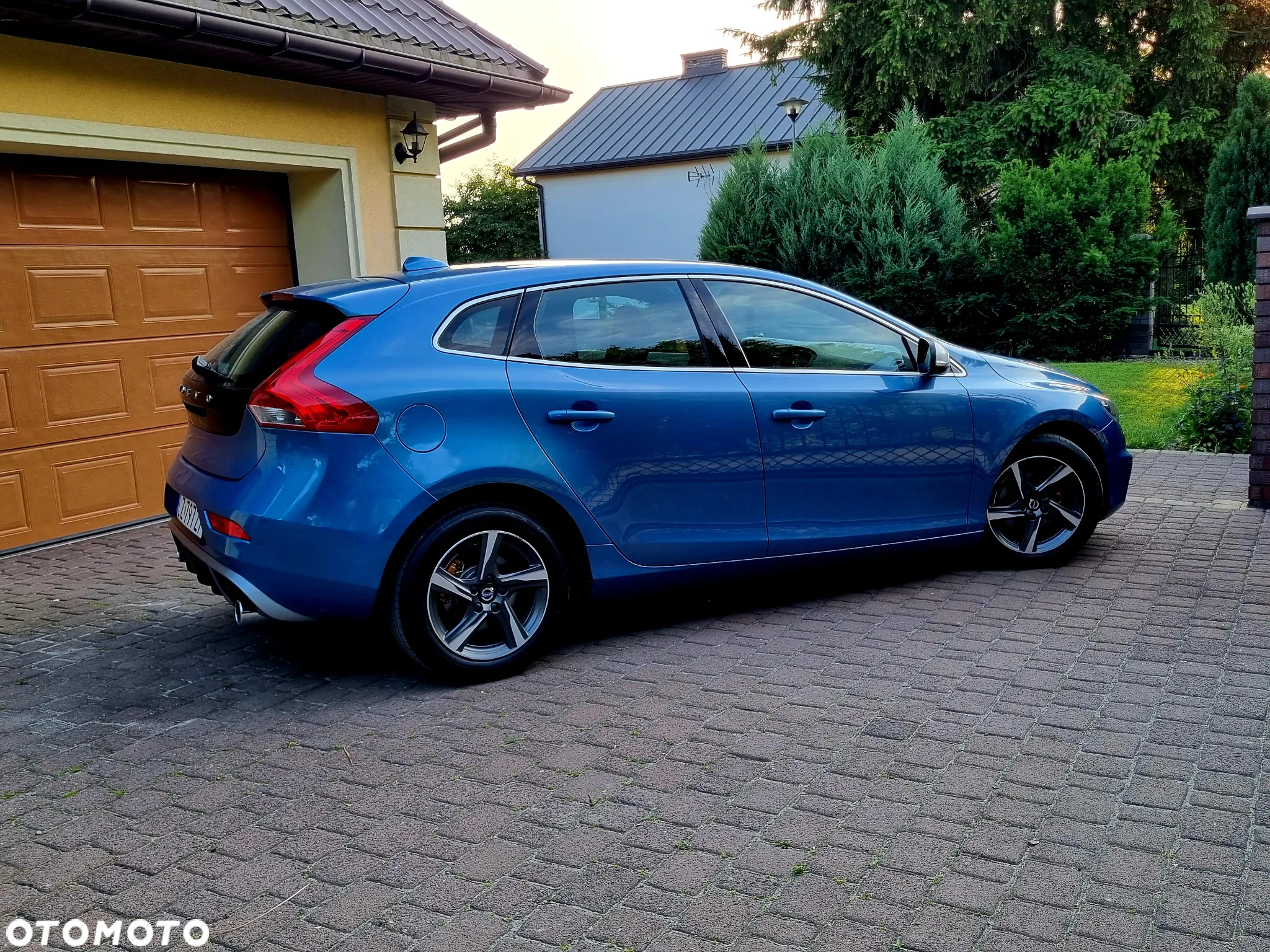Volvo V40 D2 Drive-E R-Design Kinetic - 3