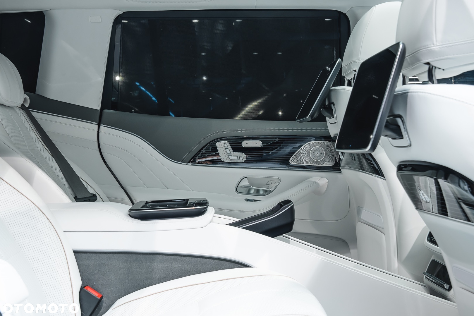 Mercedes-Benz GLS - 21