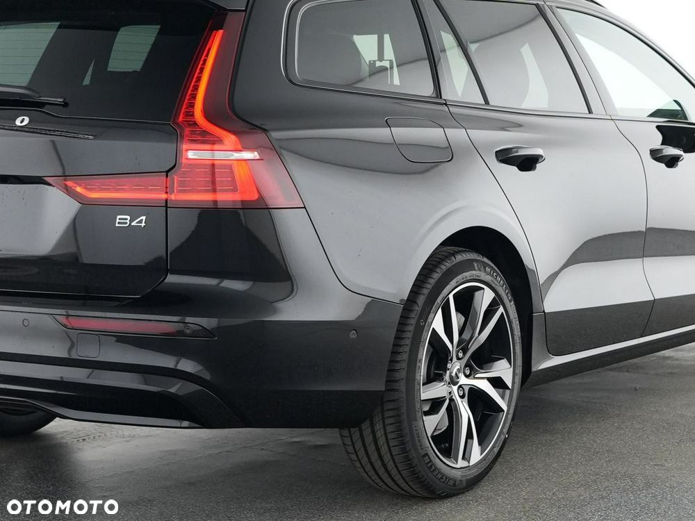 Volvo V60 B4 B DKG Plus Dark - 11