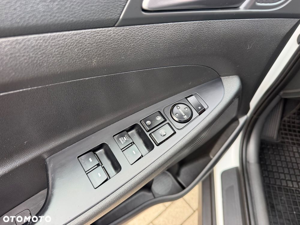 Hyundai Tucson blue 1.6 GDi 2WD Navi - 19