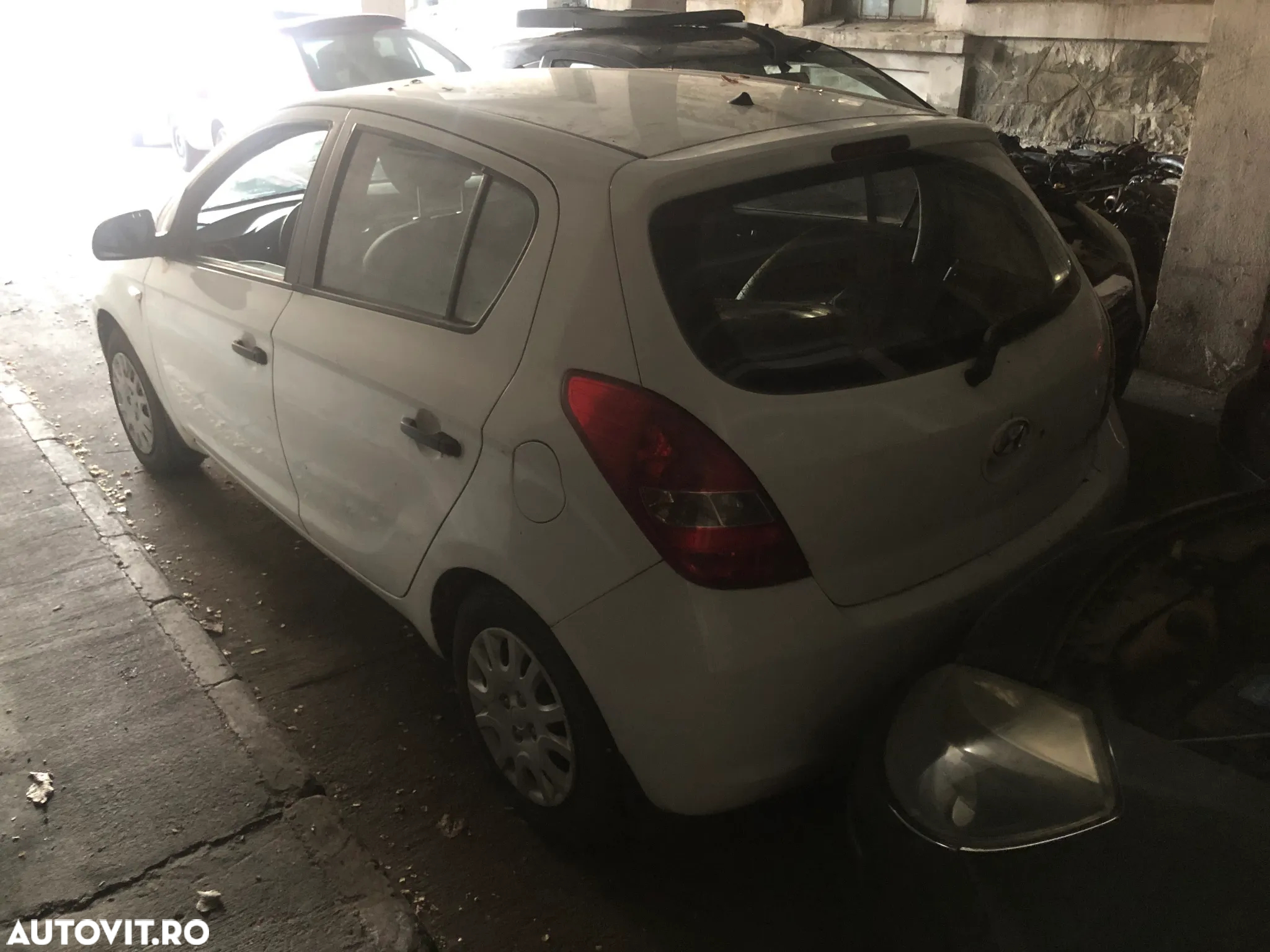 Dezmembrez Hyundai I20 alb 2010 - 4