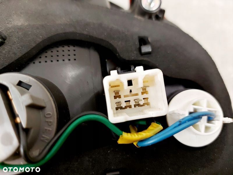 KIA CARENS IV LAMPA W KLAPĘ PRAWY TYŁ PRAWA TYLNA - 11