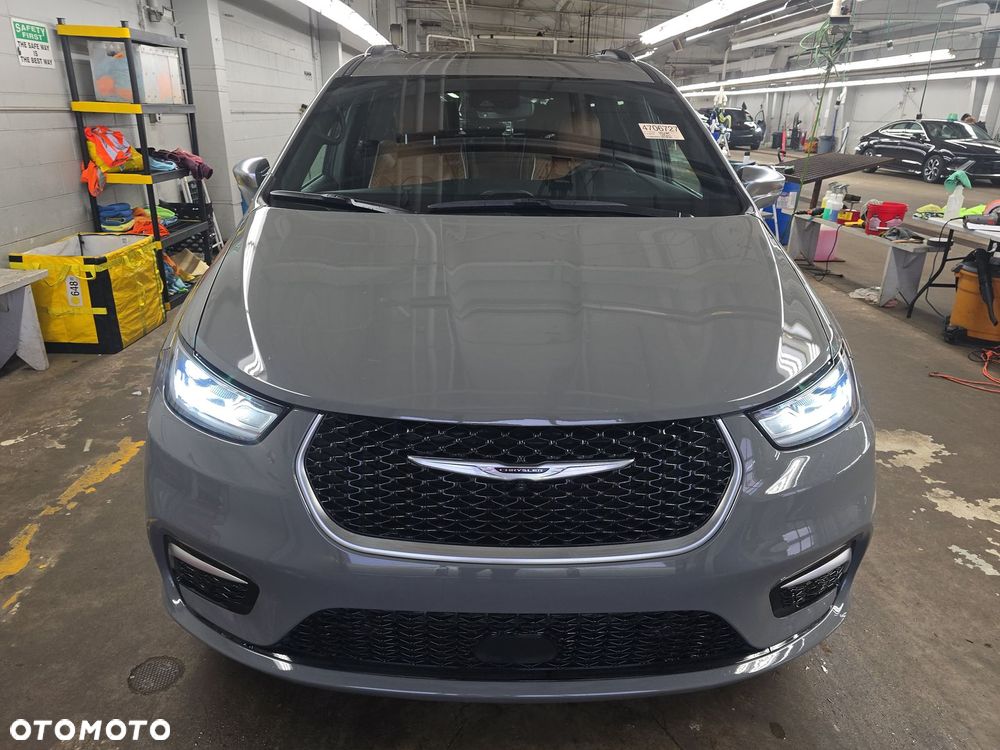 Chrysler Pacifica - 3