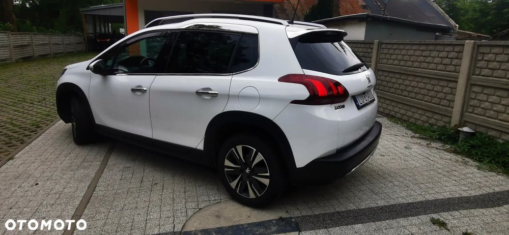 Peugeot 2008 1.2 Pure Tech Style S&S - 8