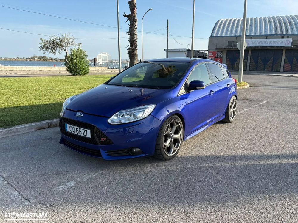 Ford Focus 2.0 EcoBoost ST c/ Pack Pele Desportiva - 1