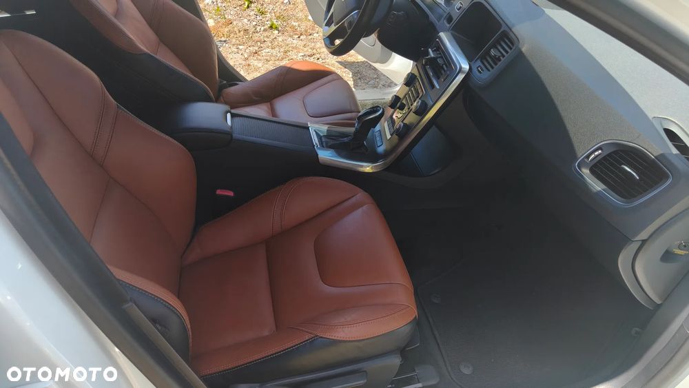 Volvo V60 D5 AWD Geartronic Summum - 10