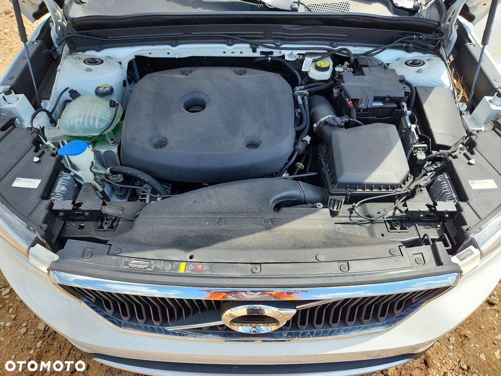 Volvo XC 40 T4 AWD Geartronic Momentum Pro - 13