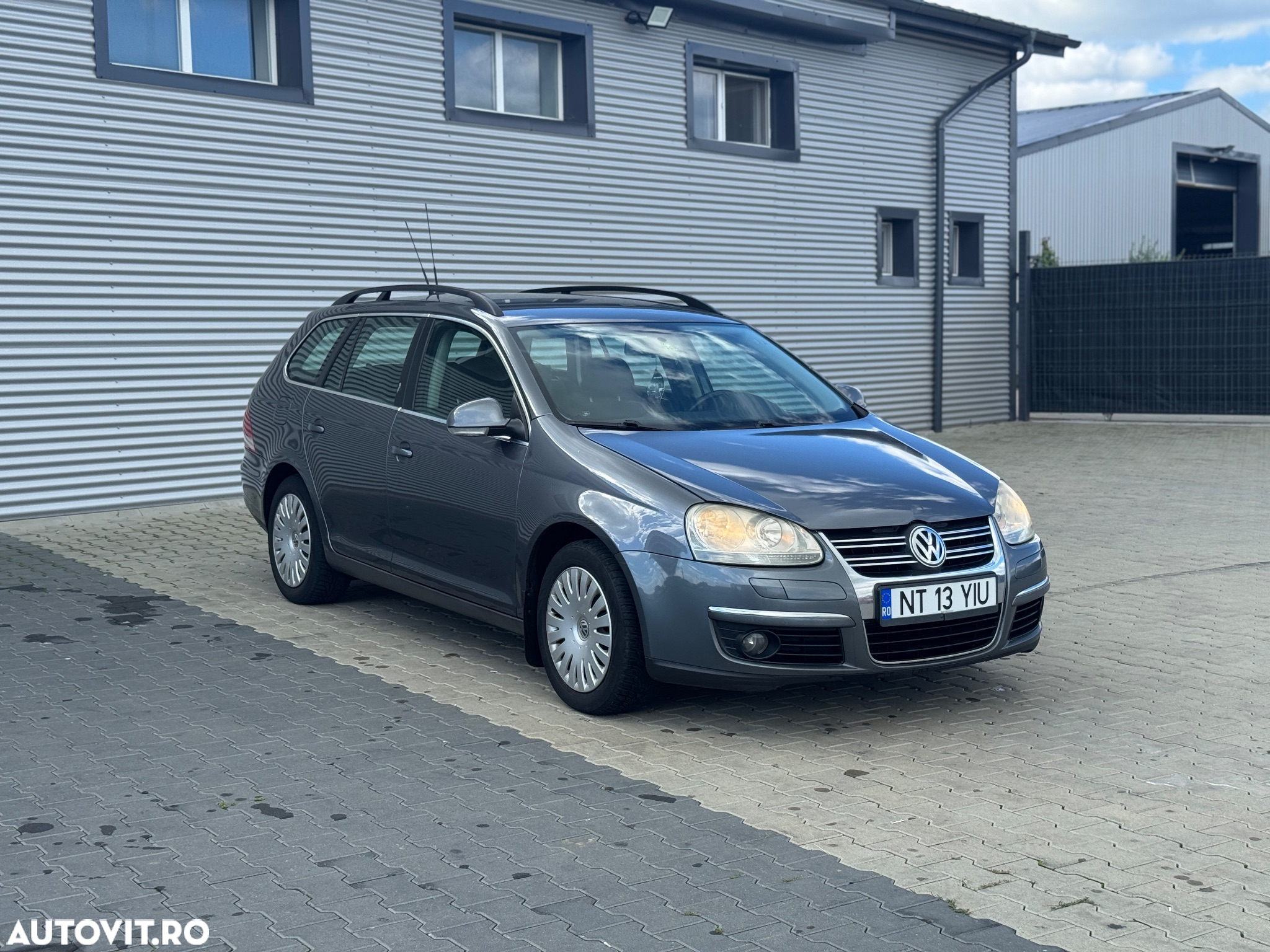 Volkswagen Golf 1.9 TDI BlueMotion Comfortline - 2