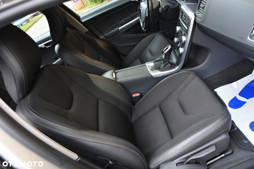 Volvo V60 D4 Geartronic Summum - 38