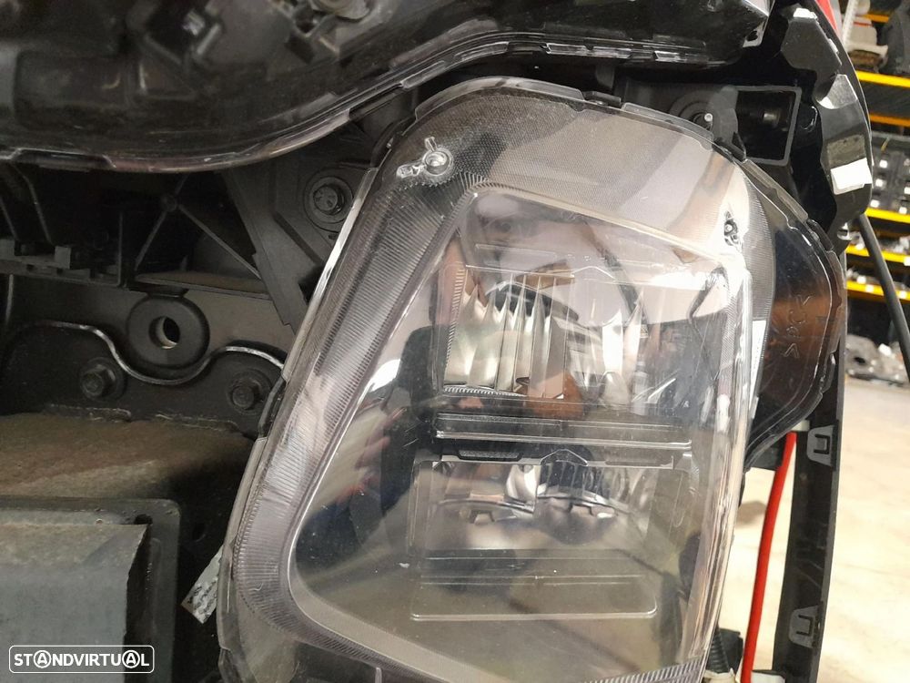 Ótica / farol esquerda HYUNDAI Tucson (NX4E) - 2