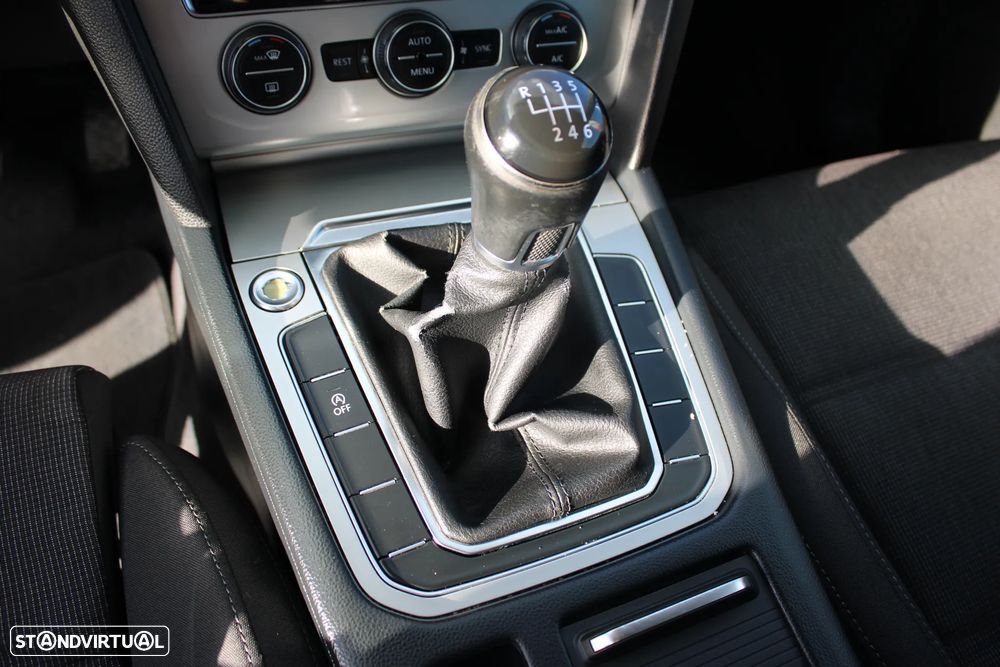 VW Passat Variant 2.0 TDi Confortline - 19