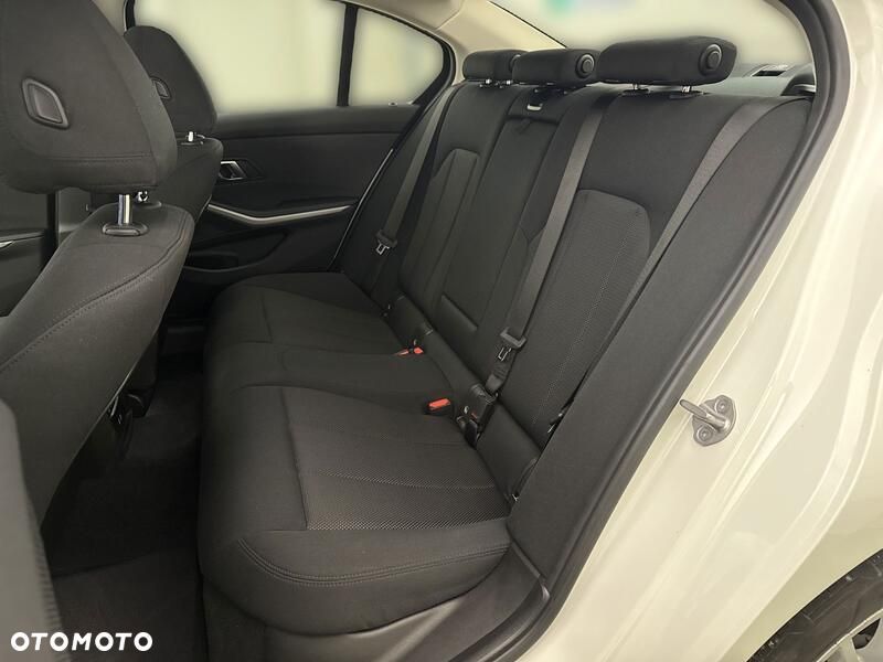 BMW Seria 3 318i - 19