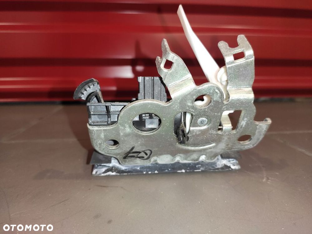 AUDI Q7 4L LIFT ZAMEK RYGIEL TYLNEJ KLAPY BAGAŻNIKA ORYGINAŁ ZDROWY - 3