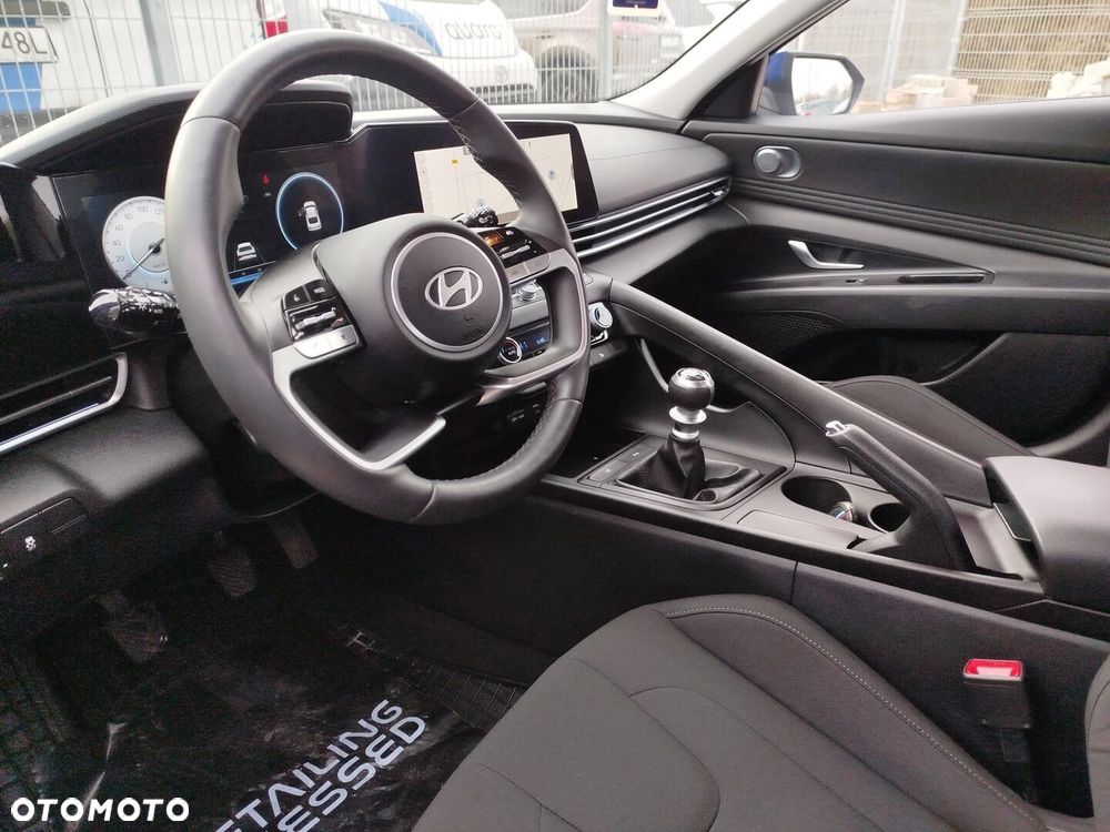 Hyundai Elantra - 10