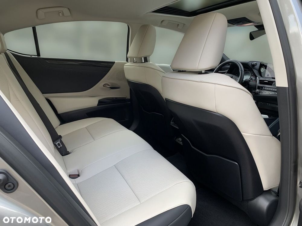 Lexus ES 300h Business Edition - 11