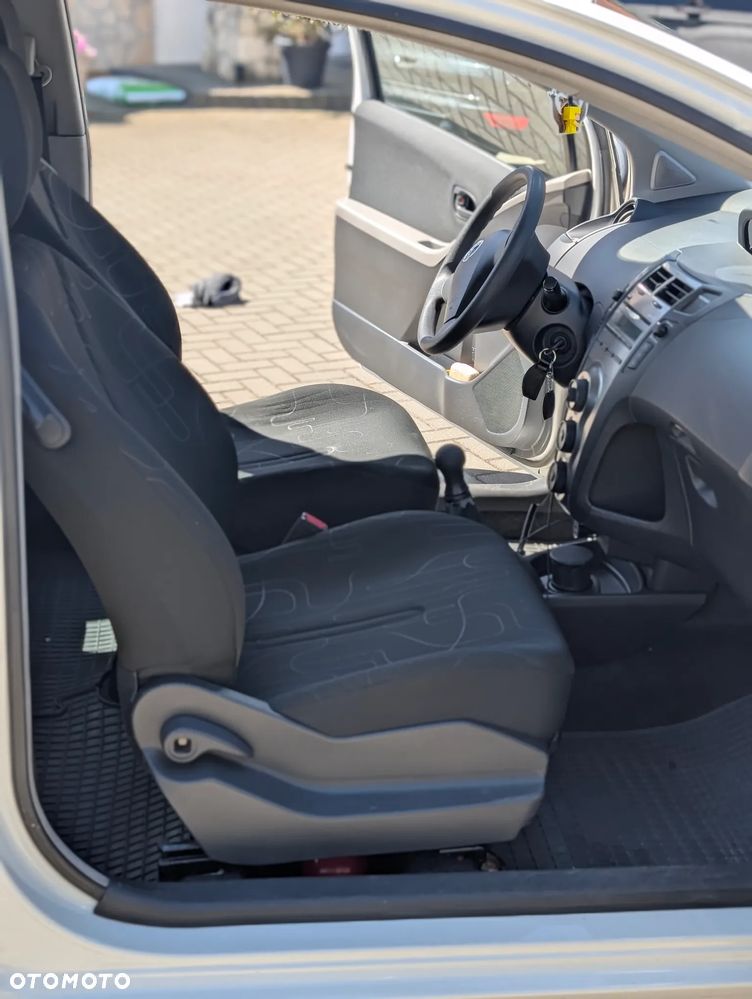 Toyota Yaris - 16