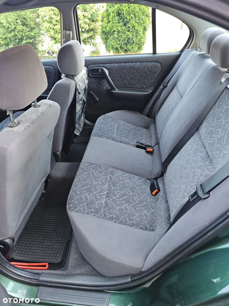 Nissan Primera 1.6 SLX - 10