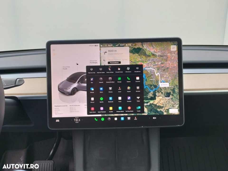 Tesla Model Y Long Range AWD - 8