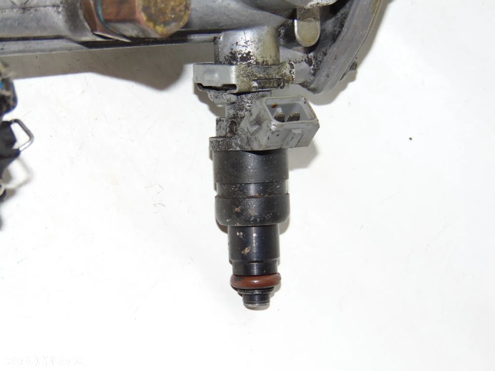 KOMPLET wtryski wtrysk wtryskiwacz paliwa 0000787423 Mercedes C Klasa W202 W124 benzyna 1.8 2.0 - 8