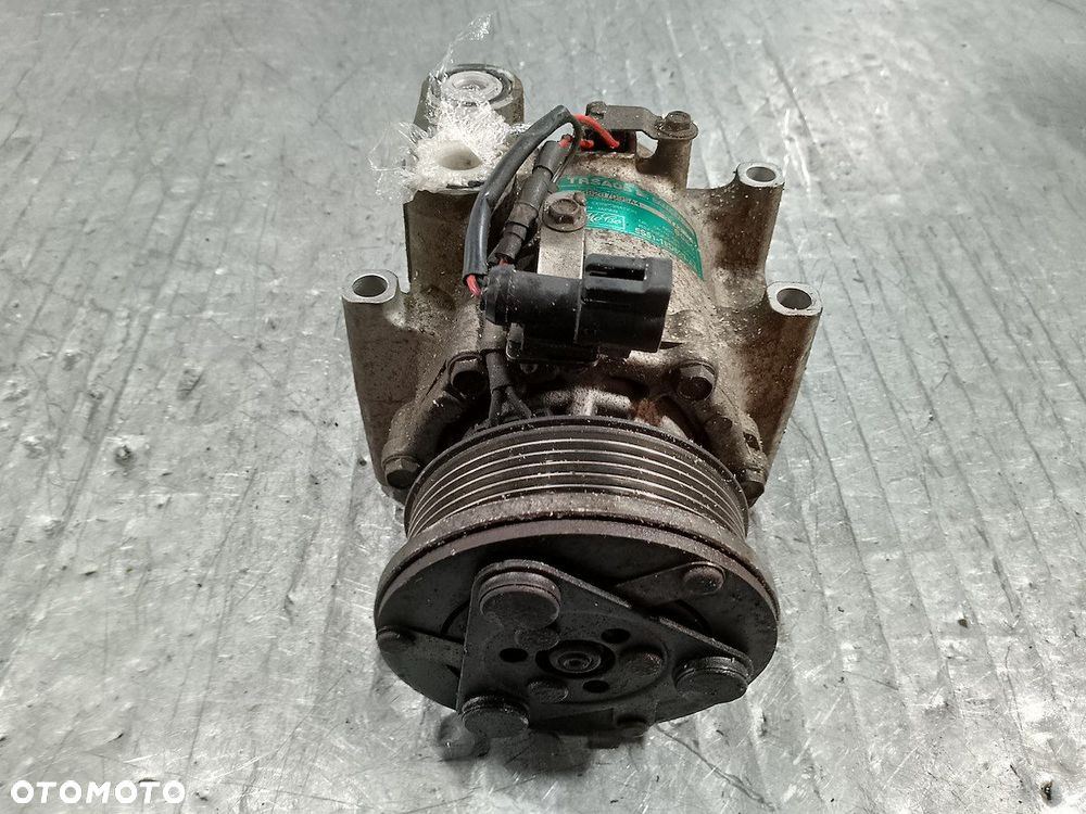 POMPA, SPRĘŻARKA KLIMATYZACJI FORD FIESTA MK7 5S51-19D629-AA TRSA05 1.3 8V - 6