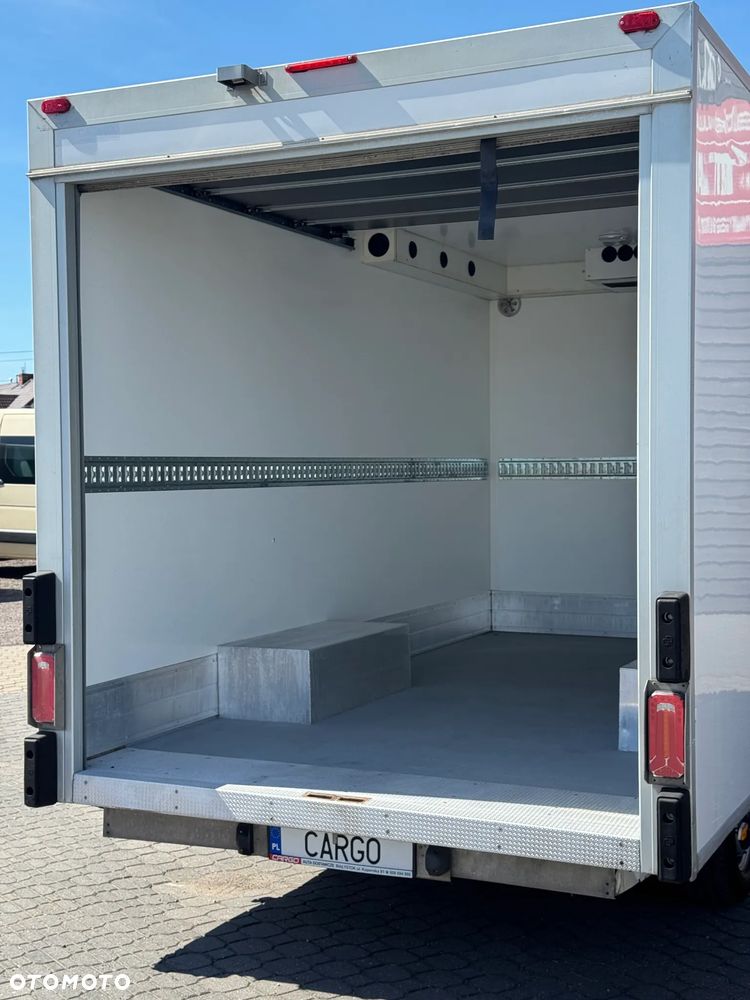 Renault MASTER KONTENER Niskopodwoziowy! Webasto!! Pod Food Truck!  * Auto Kupione w ASO Renault * Gwarancja  *  2,3 145Km * Bardzo oszczędny i dynamiczny silnik * 6-cio Stopniowa Skrzynia Biegów * System Extended Grip *  Lusterko Wide View *  Klimatyzacja * Tempomat * MP3 * Bluetooth * USB * Kamera Cofania * - 9