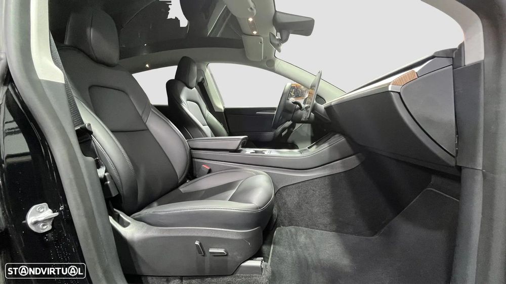 Tesla Model Y - 11
