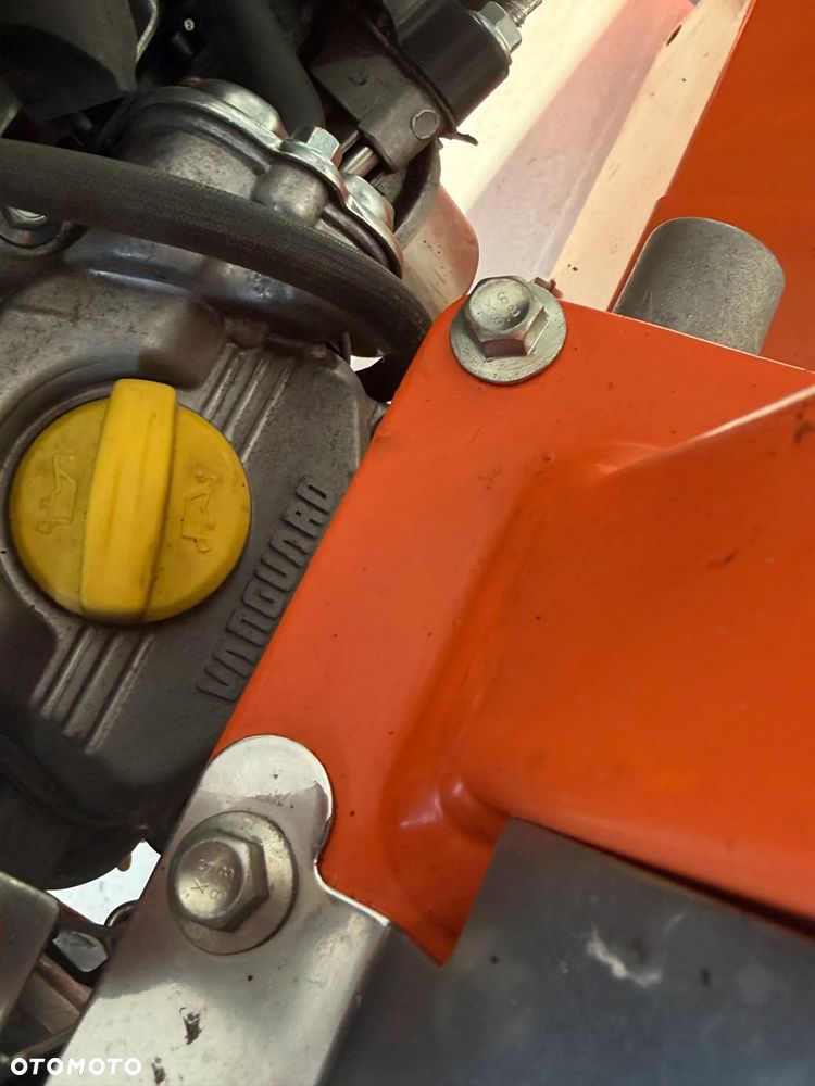 Husqvarna Glebogryzarka Kultywator BENASSI. Włoska Oryginalna Maszyna sprowadzona z Norwegii. Silnik Honda lub BRIGGS VANGUARD. 7km lub 5,5km . Szerokość rob. 80cm. 3 biegi pracy. To nie jest chińczyk!! Prawdziwy kultywator Przemysłowy koszt nowego około 10 tysięcy złotych. Okazja  cena zimowa wyprzedaż!! - 26