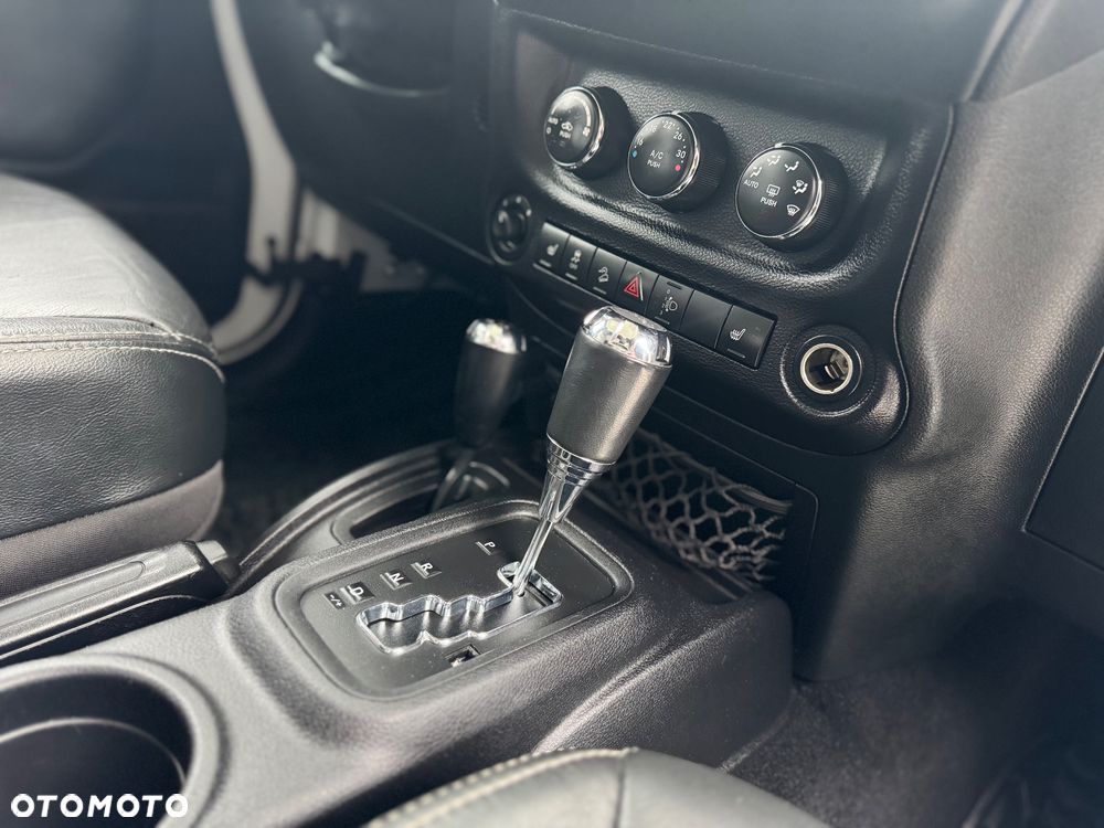 Jeep Wrangler Unlimited 2.8 CRD Automatik Sahara - 38