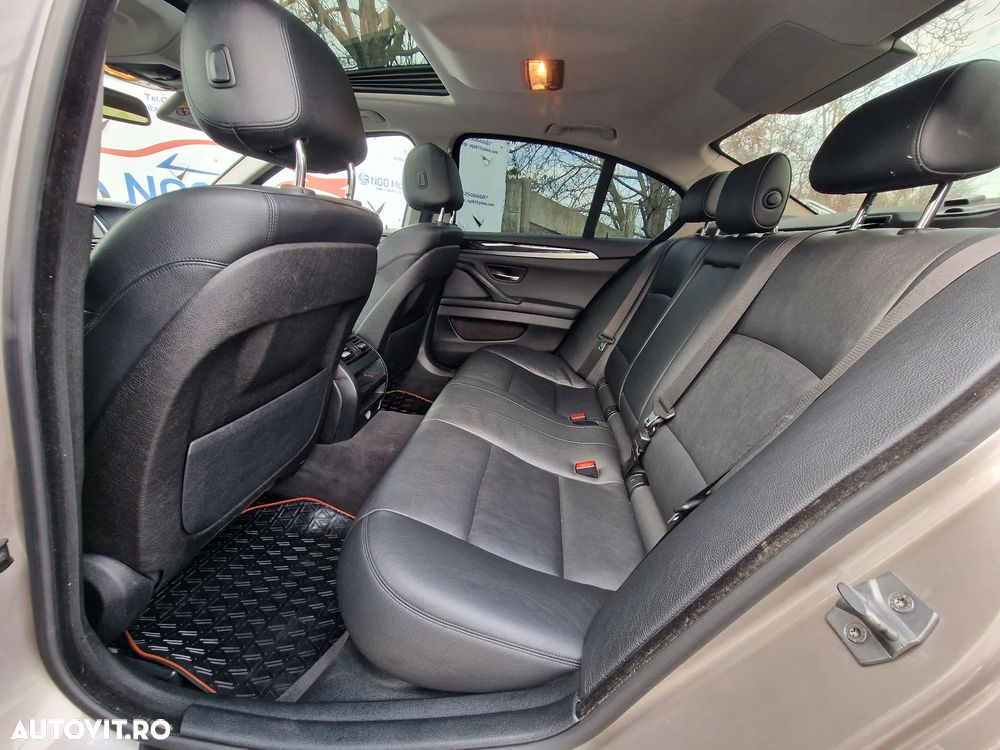 BMW Seria 5 530d Aut. Luxury Line - 12