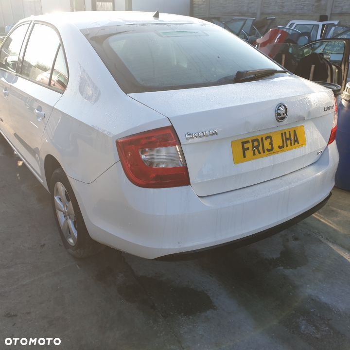 SKODA RAPID LIFTBACK SZYBA KLAPY BAGAZNIKA 13R - 1