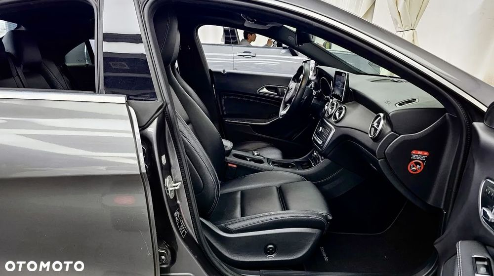 Mercedes-Benz CLA 250 4Matic 7G-DCT - 10
