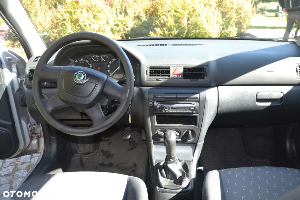 Skoda Octavia 1.6 Tour - 11