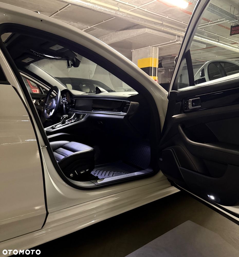 Porsche Panamera - 30