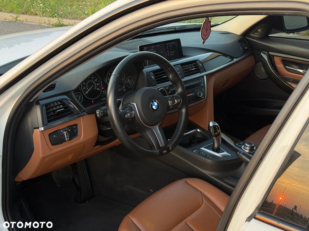 BMW Seria 3 335i xDrive Luxury Line - 23