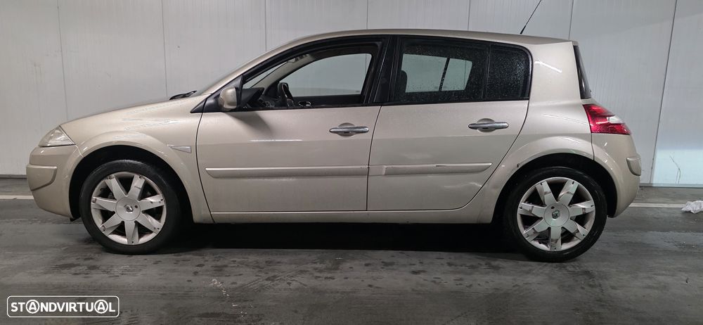 Renault Mégane 1.5 dCi Dynamique Luxe - 4