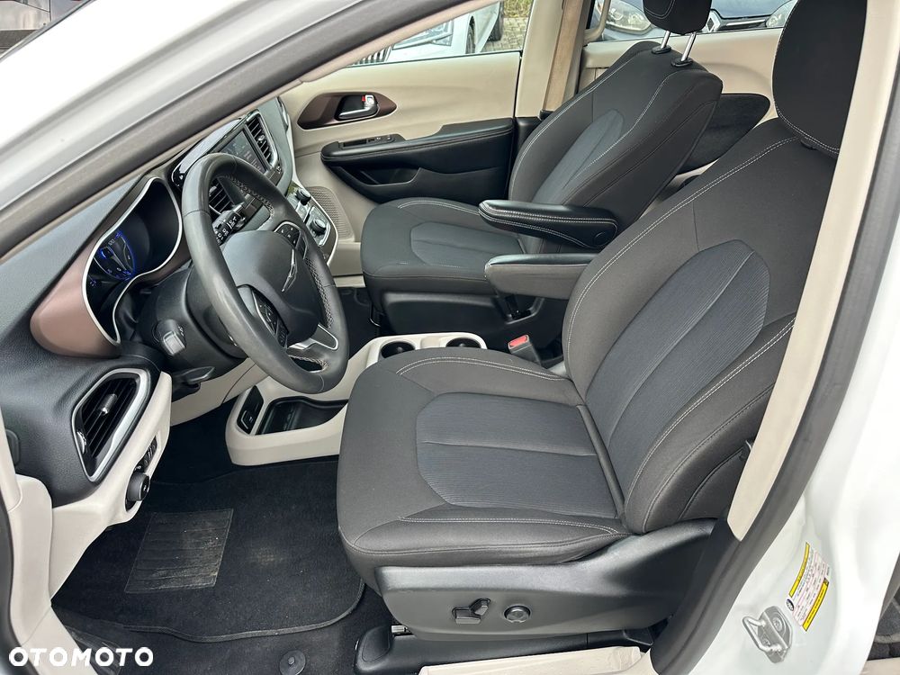 Chrysler Pacifica - 19