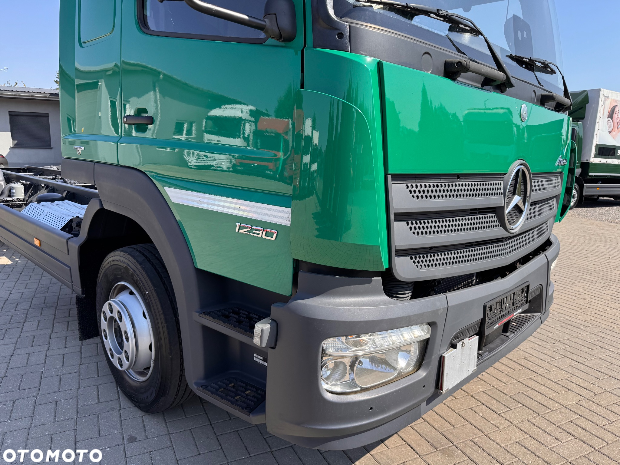 Mercedes-Benz - 2