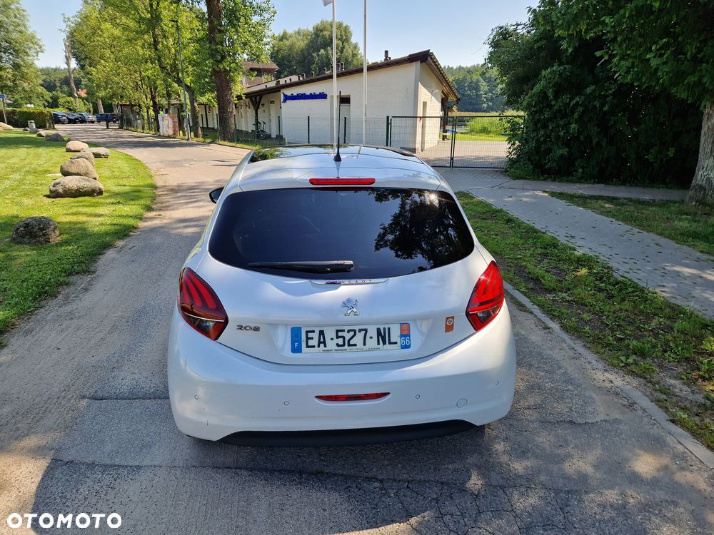 Peugeot 208 - 10