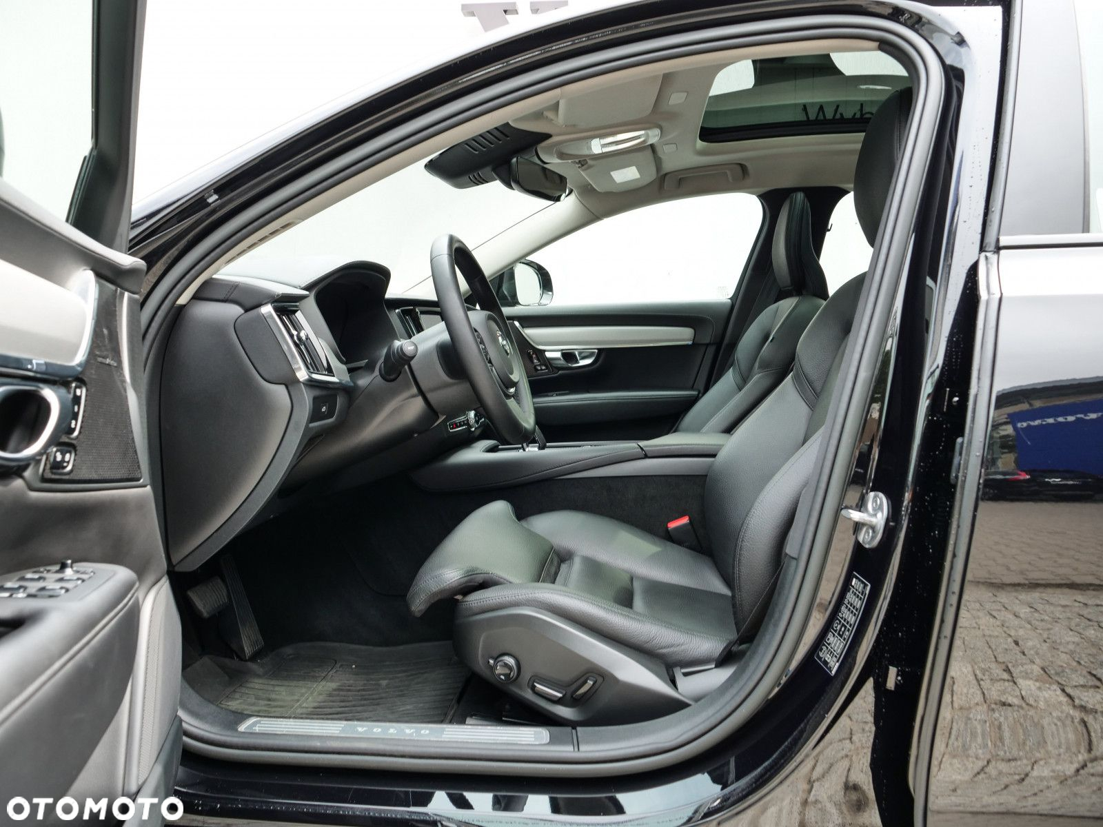 Volvo V90 Cross Country - 14