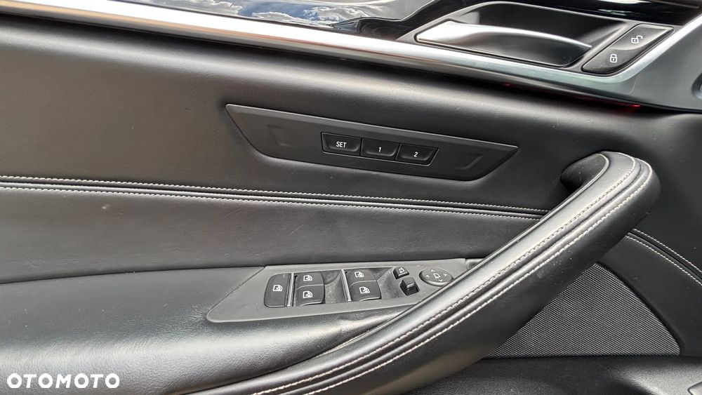 BMW Seria 5 520d Sport Line - 24